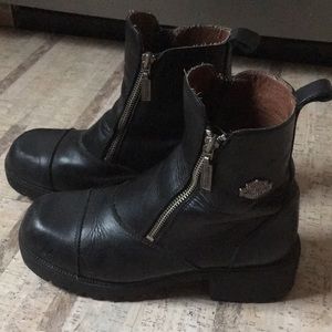 Harley Davidson, double zipper, black boots